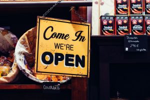 cartel-open-abierto-montar-negocio-autonomo-paro